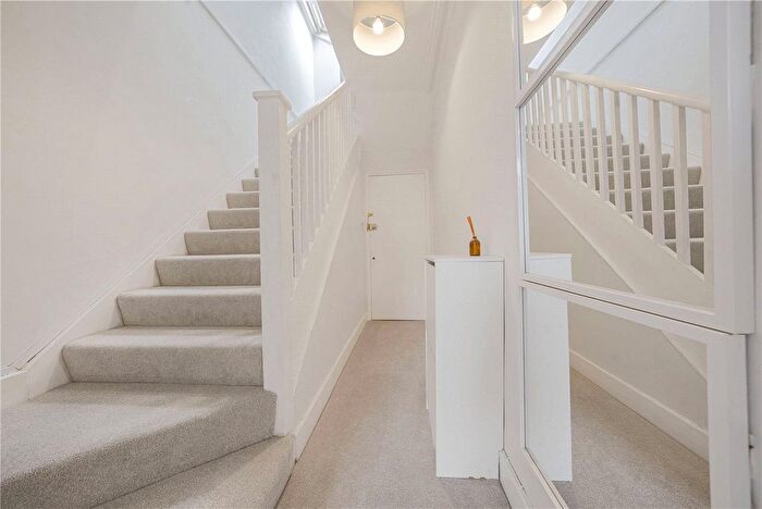 2 Bedroom Flat To Rent In Merton Hall Road, London, SW19