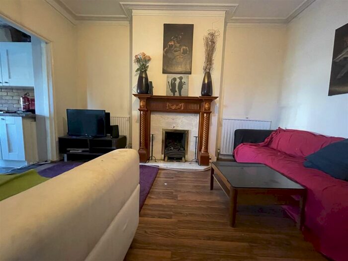 1 Bedroom House To Rent In Park Road Enfield, EN3