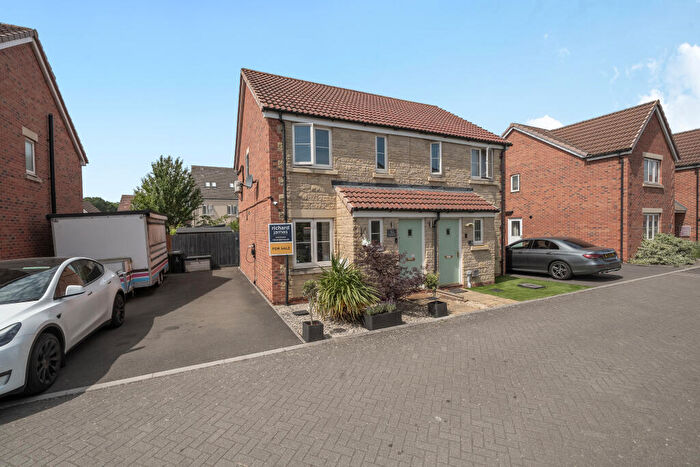 2 Bedroom Semi Detached House For Sale In Wincombe Road, Swindon, SN3