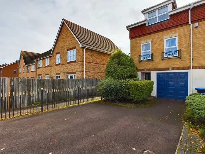 3 Bedroom End Terrace House For Sale In Clarendon Gate, Ottershaw, Surrey, KT16