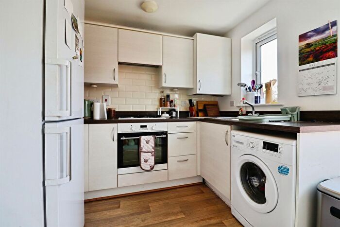 3 Bedroom Semi-detached House For Sale In Harbour Walk, Barry, CF62