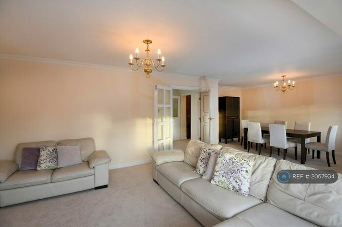 2 Bedroom Flat To Rent In Audley Park, London, NW4