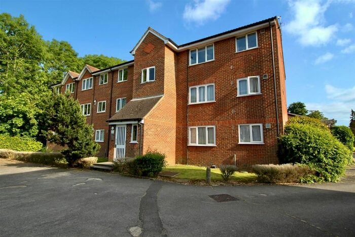 1 Bedroom Flat To Rent In Dehavilland Close, Northolt, Middlesex, UB5