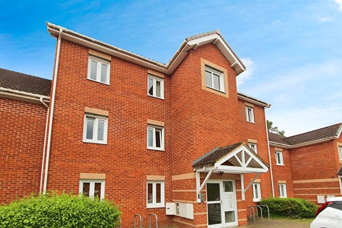 2 Bedroom Block Of Apartments For Sale In Venus Close, Slough, SL2