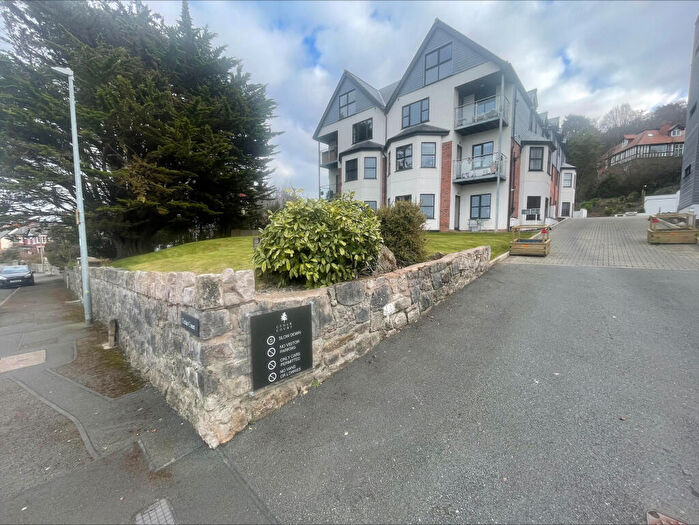 2 Bedroom Apartment To Rent In Victoria Park, LL29