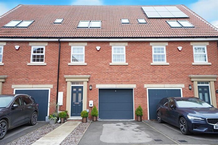 4 Bedroom Town House For Sale In Harrison Croft, Gilberdyke, Brough, HU15