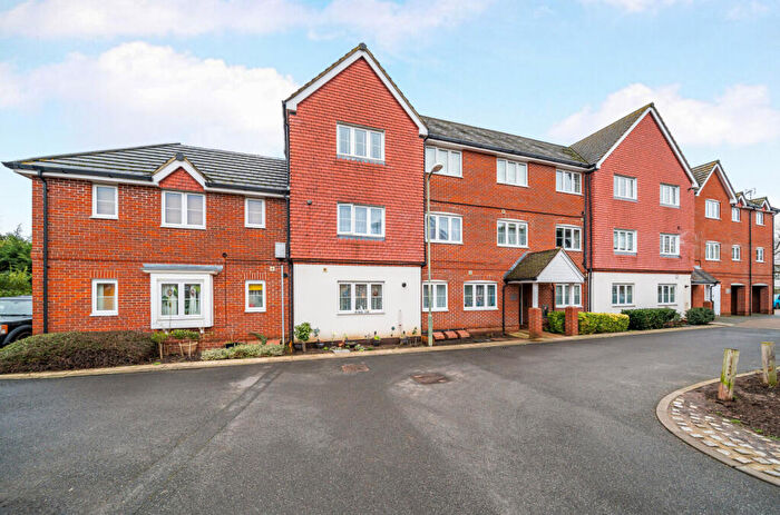 2 Bedroom Flat For Sale In Swansmere Close, Walton-On-Thames, Surrey, KT12