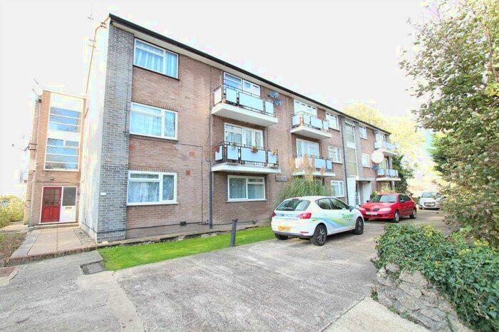 2 Bedroom Apartment To Rent In Park View Court, Roe Green, London, NW9
