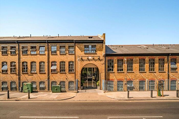 2 Bedroom Flat To Rent In Old Ford Road, Victoria Park, E3