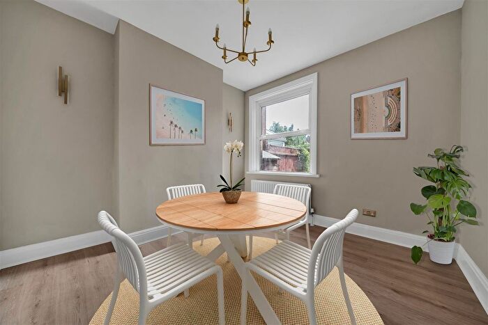 3 Bedroom Property For Sale In Kings Road West, Swanage, BH19 - Photo 2
