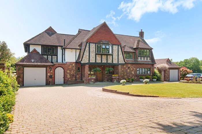 6 Bedroom Detached House For Sale In Guildford Road, Fetcham, KT22