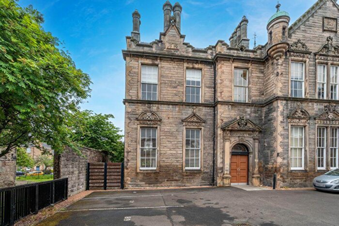 3 Bedroom Maisonette For Sale In / Davie Street, Newington, Edinburgh, EH8