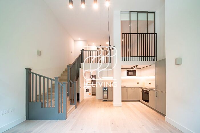 3 Bedroom Mews To Rent In London, SE18