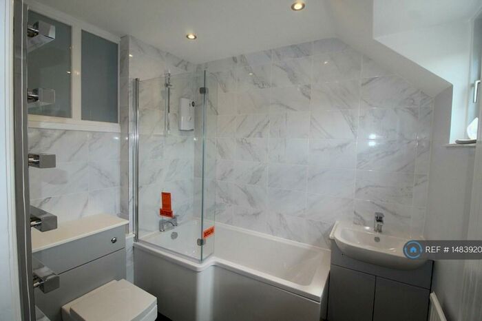 3 Bedroom Maisonette To Rent In The Hall Walk, Berkhamsted, HP4