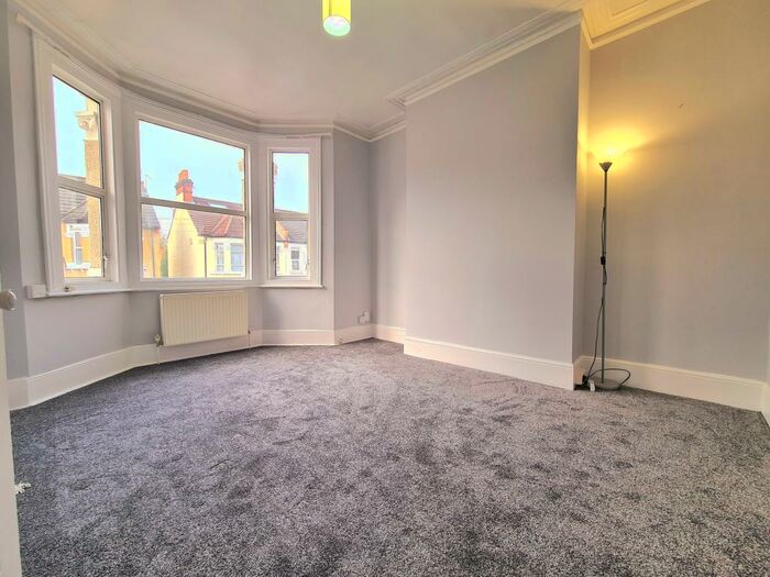 2 Bedroom Flat To Rent In Morgan Road, Bromley, BR1