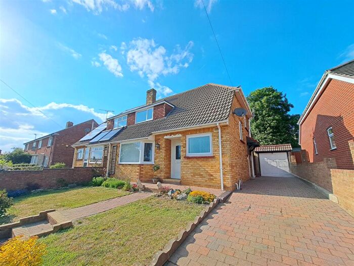 3 Bedroom Semi-Detached House For Sale In Coleridge Road, Portchester Borders, PO6