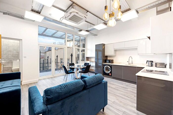 2 Bedroom Flat To Rent In Goswell Road, London, EC1V