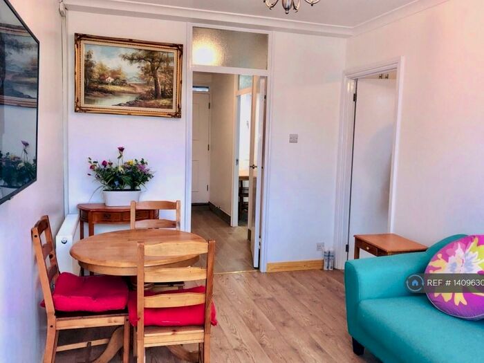 4 Bedroom Maisonette To Rent In Dunoon House, London, N1