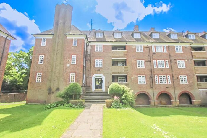 2 Bedroom Flat To Rent In Lyttelton Court, Hampstead Garden Suburb, N2