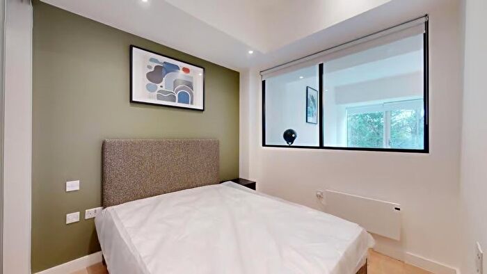 1 Bedroom Flat To Rent In Justin Close, Brentford, TW8