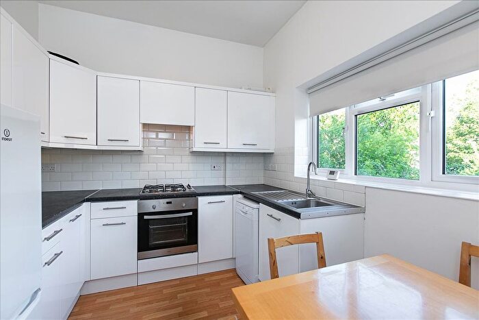 2 Bedroom Flat To Rent In Horn Lane, Acton, W3