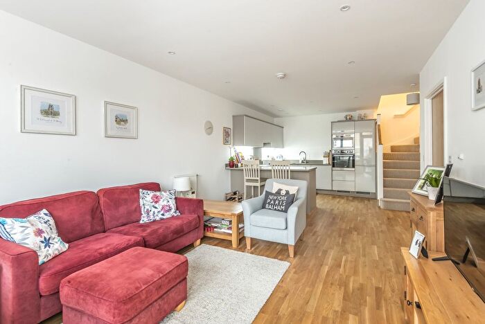 3 Bedroom Flat To Rent In Boundaries Road, Balham, London, SW12