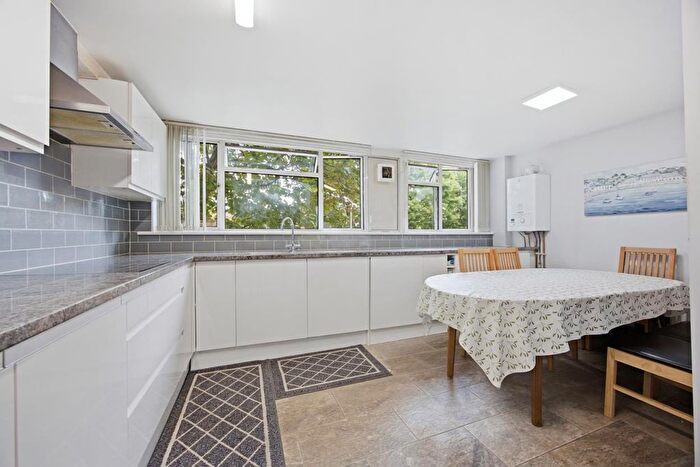 2 Bedroom Maisonette For Sale In Hornbill Close, Uxbridge, UB8
