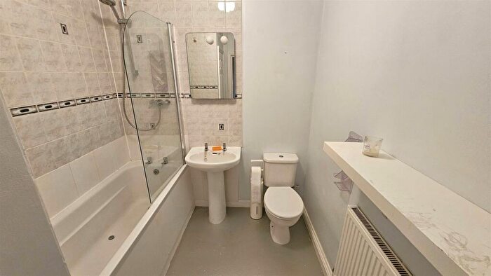 2 Bedroom Apartment To Rent In Empire House, PO5