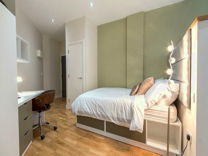 Apartment To Rent In Apt, Q Two Residence #, LS1