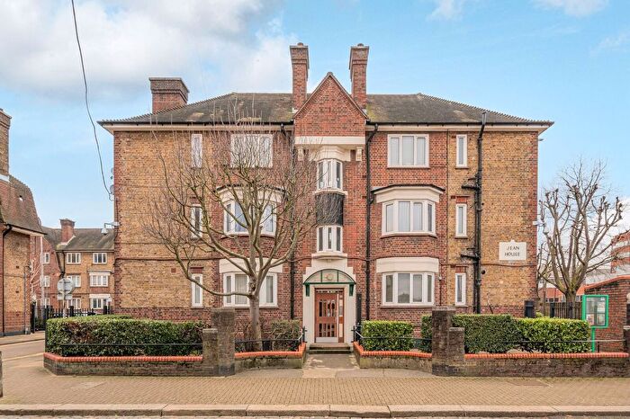 2 Bedroom Flat For Sale In Tooting Grove, Tooting, London, SW17