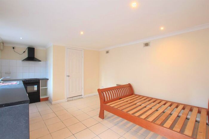 Studio To Rent In Clifford Road, Hounslow, TW4