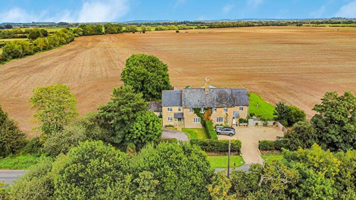 4 Bedroom Semi-Detached House For Sale In Buckland Road, Bampton, OX18