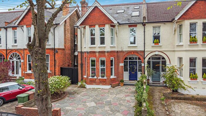 5 Bedroom Semi Detached House For Sale In The Crescent, Belmont, Sutton, SM2