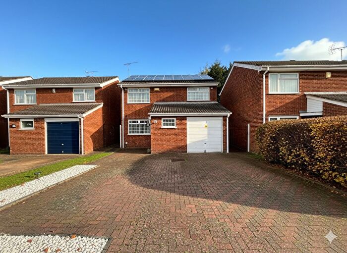 4 Bedroom Detached House For Sale In Ventnor Gardens, Luton, Bedfordshire, LU3
