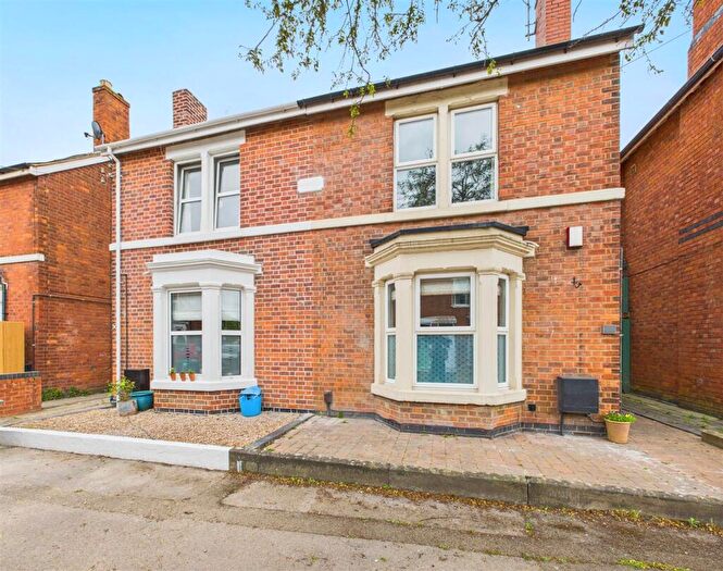 3 Bedroom Semi Detached House For Sale In Hinton Road, Gloucester, GL1