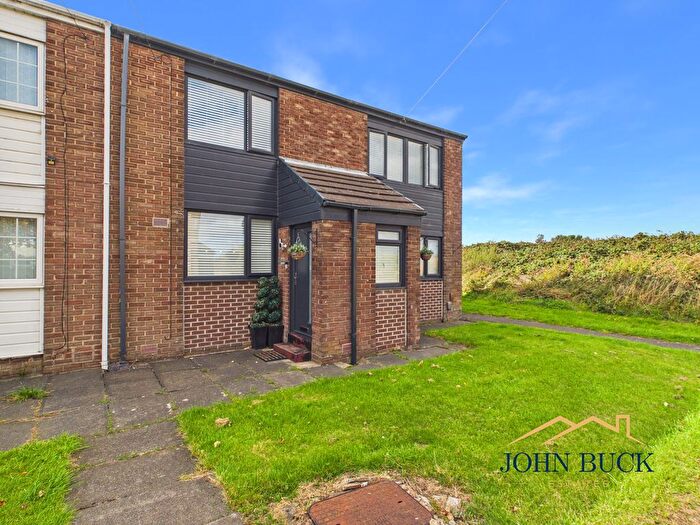 3 Bedroom End Of Terrace House For Sale In Whyndyke, Gateshead, NE10