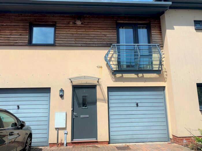 2 Bedroom Flat To Rent In Gosse Court, Swindon, SN3