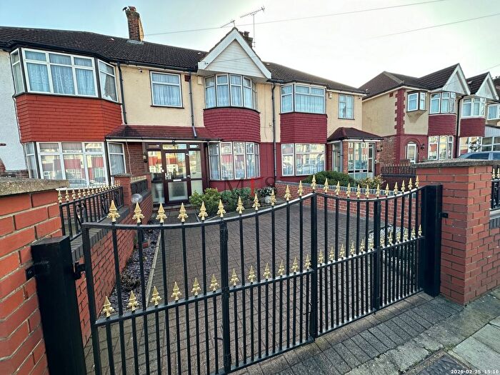 3 Bedroom Terraced House For Sale In Masefield Avenue, Southall, UB1