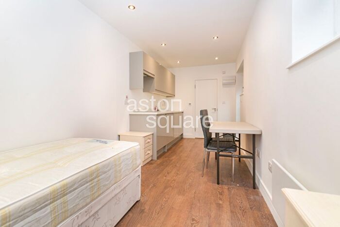Studio To Rent In Eastside Road, London, NW11