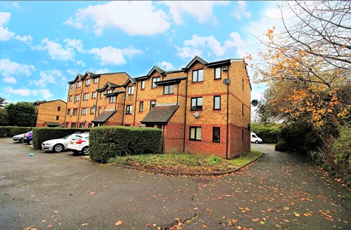 1 Bedroom Flat For Sale In Green Pond Close, London, E17
