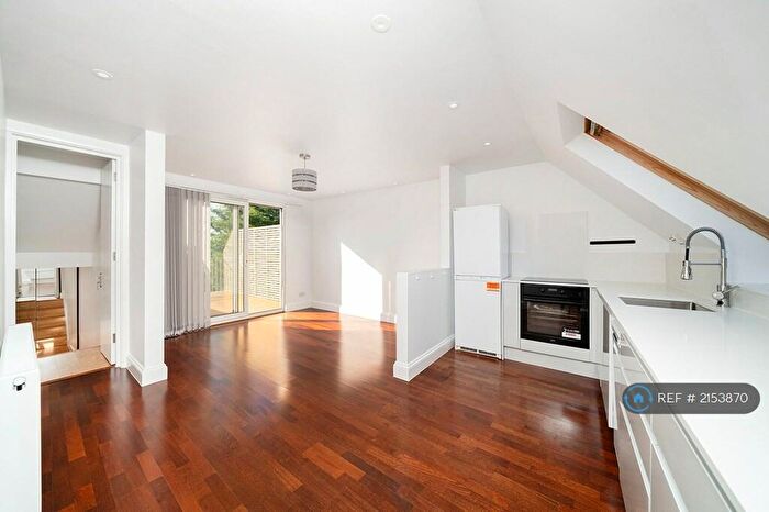 2 Bedroom Flat To Rent In Park Drive, London, NW11