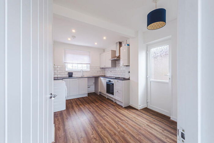 3 Bedroom Detached House To Rent In Pakenham Road, Swindon, SN3