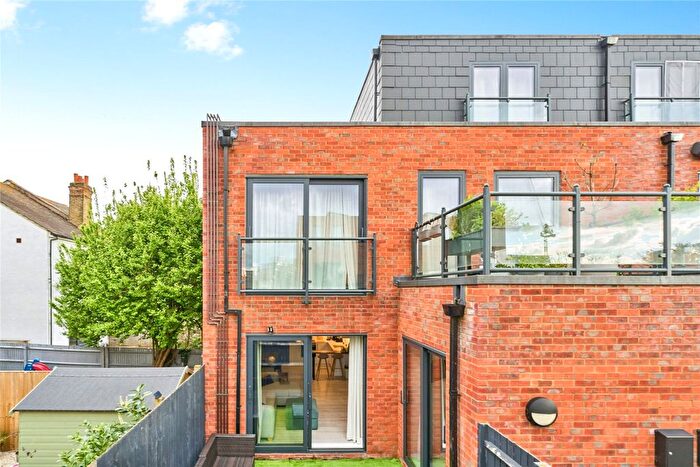 1 Bedroom Flat For Sale In Egbert Mews, Kingston Upon Thames, Surrey, KT1