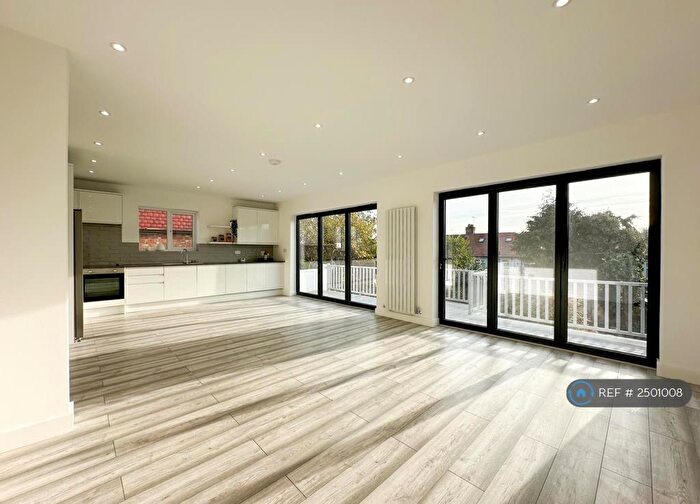 4 Bedroom Semi-Detached House To Rent In Eversleigh Road, Barnet, EN5