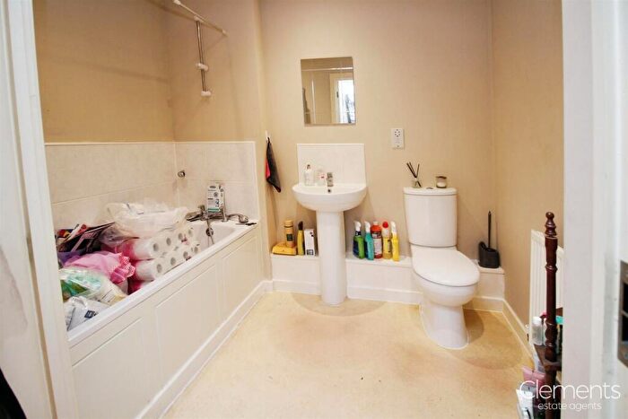 2 Bedroom Apartment To Rent In Midland Road, Hemel Hempstead, HP2