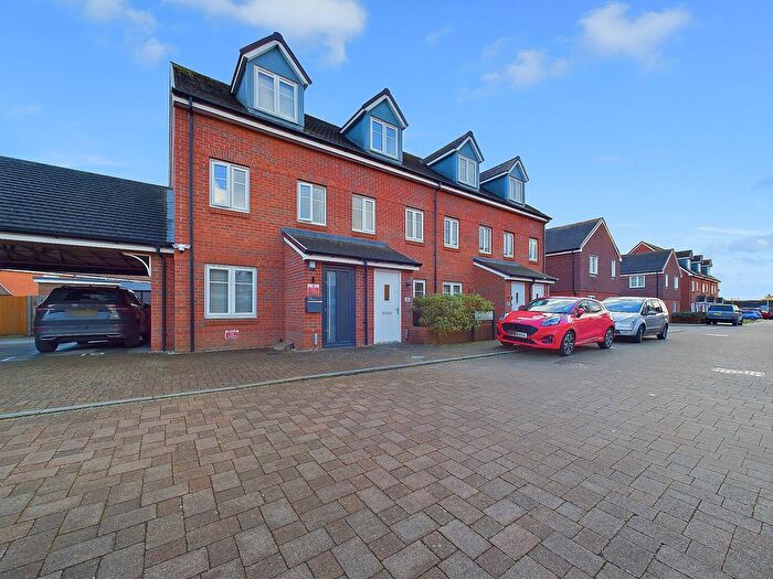 3 Bedroom Terraced House To Rent In Daisy Road, Worthing, BN13