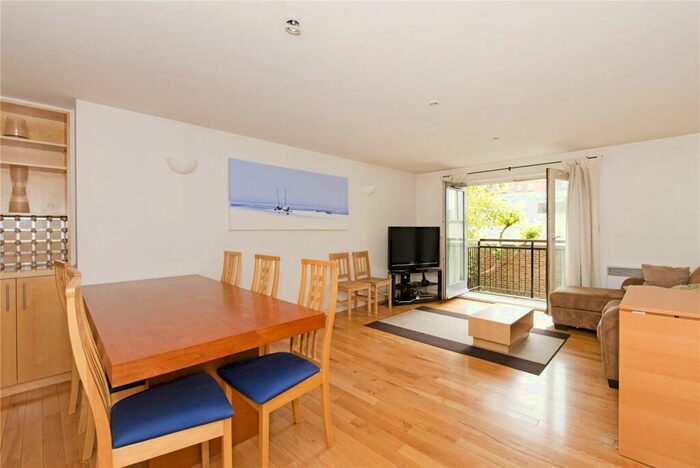 1 Bedroom Flat To Rent In Angel Point, - City Road, EC1V