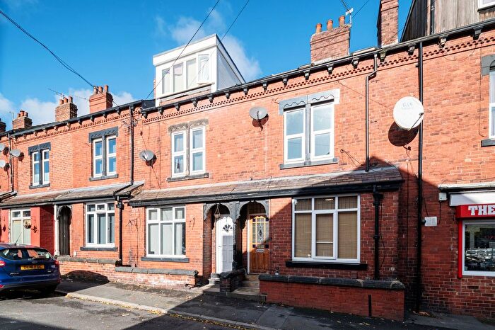 3 Bedroom Detached House To Rent In Highthorne Street, Armley, Leeds, West Yorkshire, LS12