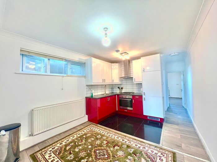 2 Bedroom Flat To Rent In Great North Road, Barnet, EN5