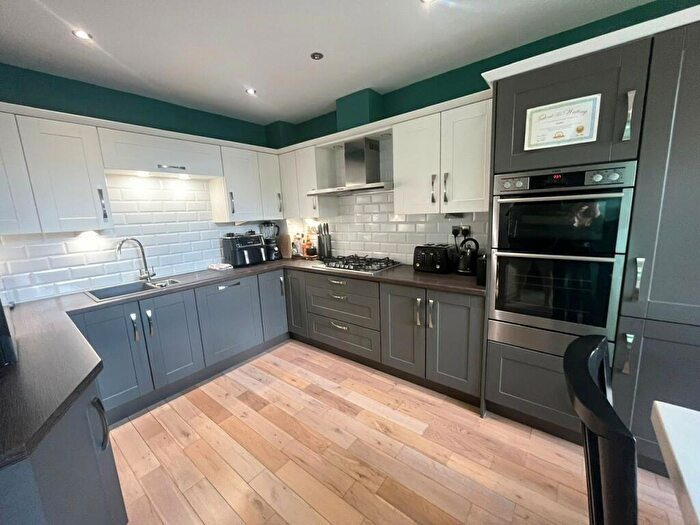 4 Bedroom Town House To Rent In Upper Mills View, Meltham, Holmfirth, HD9